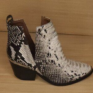 Jeffrey Campbel Cromwell White Snake Print Ankle Boots 6 1/2